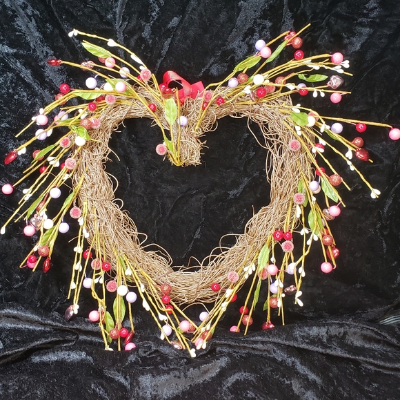 Heart Shaped Wreath NWT - Picture 2 of 6